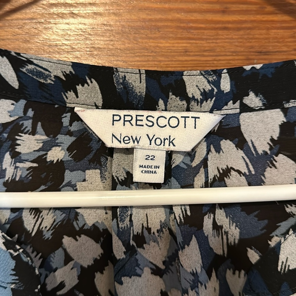 Prescott NY Size 22 top Blue with shades of blue and khaki/gray